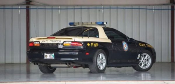 Технически близък до Z28, B4C предлага ускорение до 257 км/ч. Мичиганската щатска полиция публикува бюлетина за патрулни автомобили за 2000 г. и не е изненадващо, че ужасно подцененият Camaro B4C се оказа по-бързо от всички останали съперници, тествани тази година.

Не всички B4C обаче са създадени равни. MSP тества както автоматичната, така и ръчната трансмисия, като шестстепенната ръчна е на второ място със 256 км/ч. S70 T5 и V70 T5 си осигуриха трето и четвърто място с максимална скорост от съответно 246 и 245 км/ч.

General Motors произвежда 42 098 бройки от четвъртото поколение Camaro (известен още като Catfish) за моделната 2002 година в Квебек, като производството е спряно през август 2002 г. От тях B4C представлява 708 броя, разделени между 583 автоматични и 125 ръчни трансмисии. 
